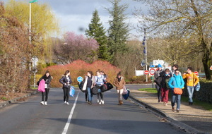 Si jamais le trottoir n'est pas assez grand, prenez la route