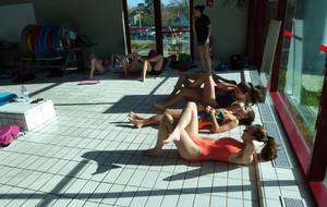 Les filles aux abdos sous l'oeil vigilant de Coach Marie-Laure !!! 